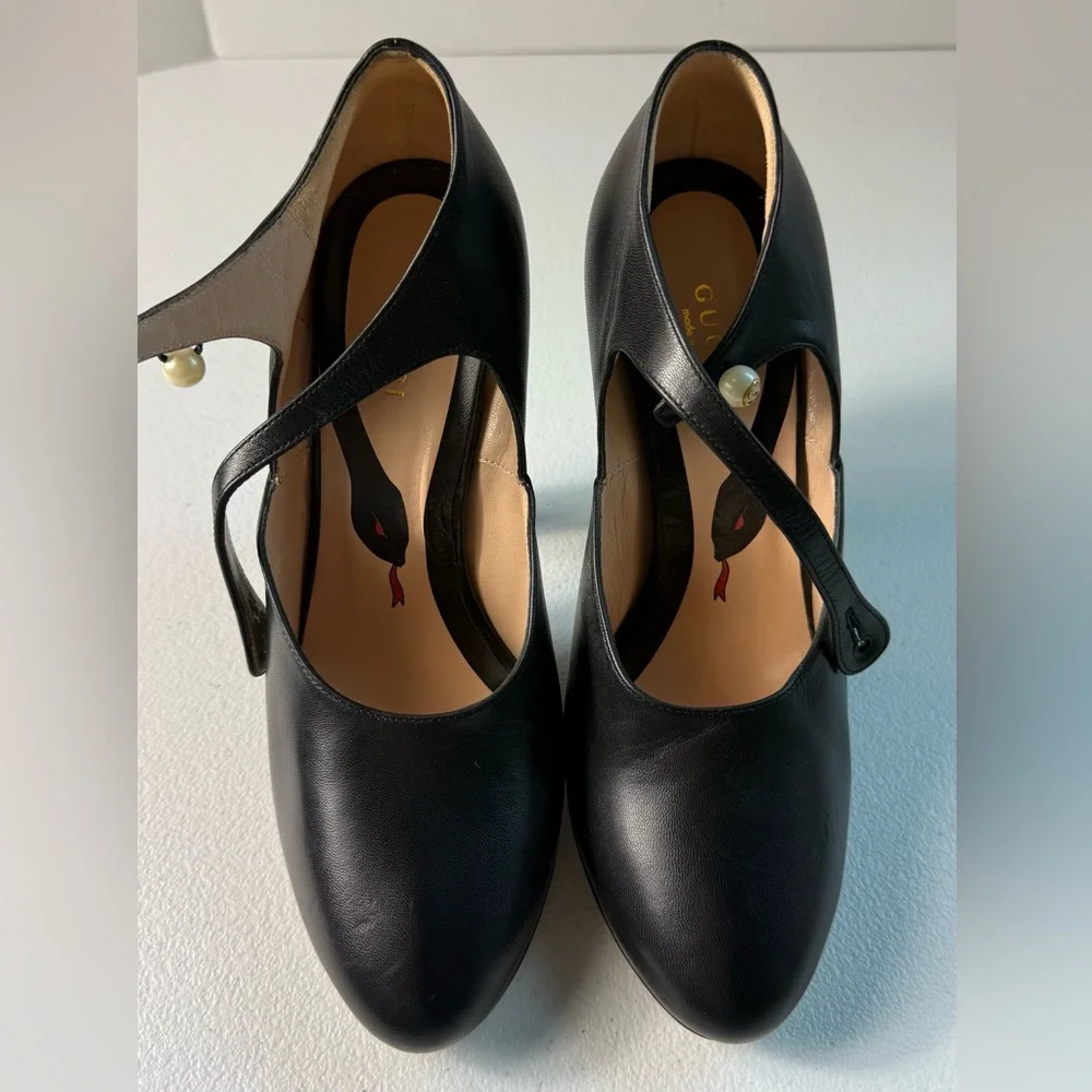 Gucci Elegant Black Leather T-Strap Heels – Classic & Timeless - Picture 3 of 4